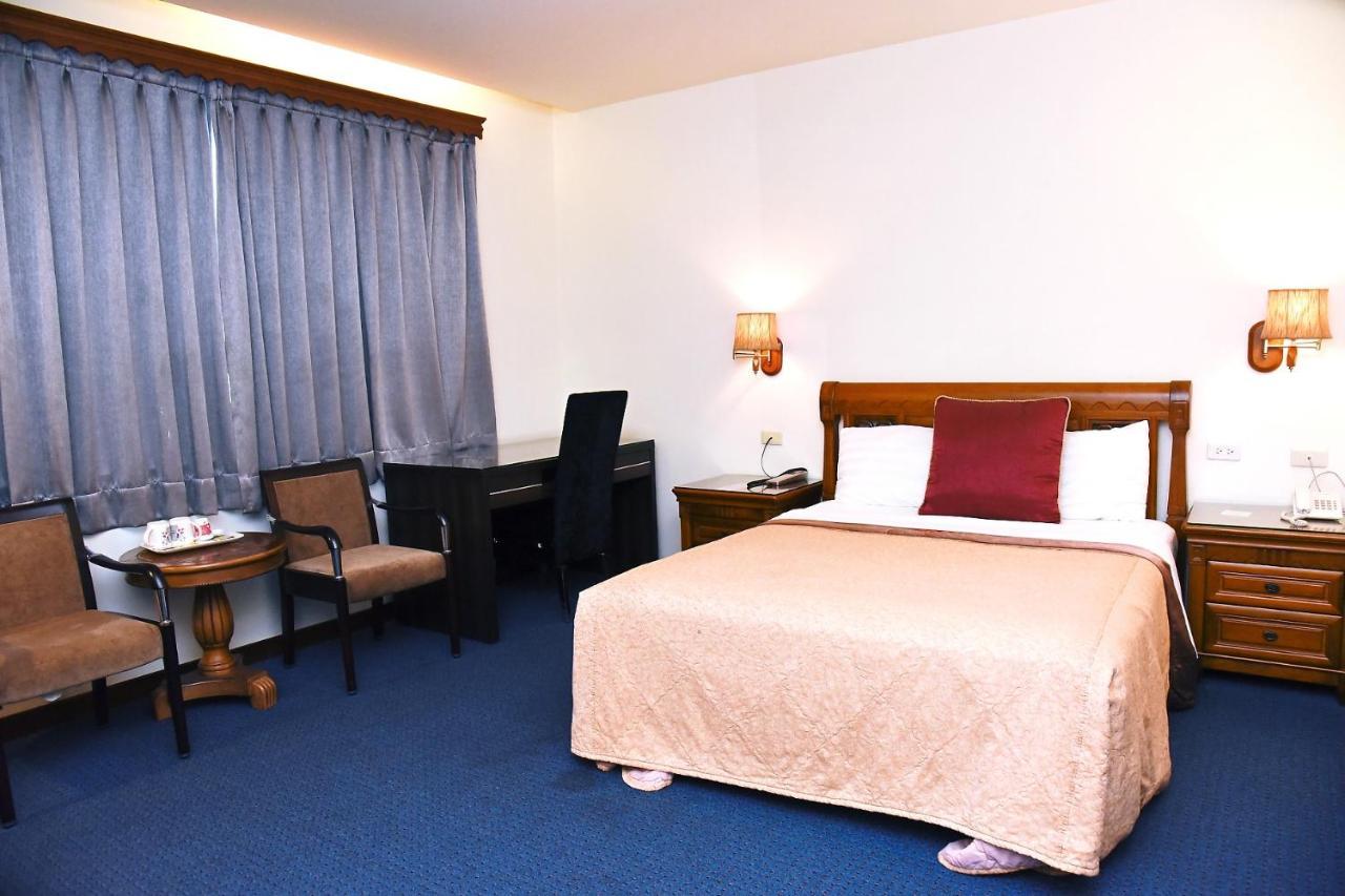 England Business Motel Yilan Exterior foto